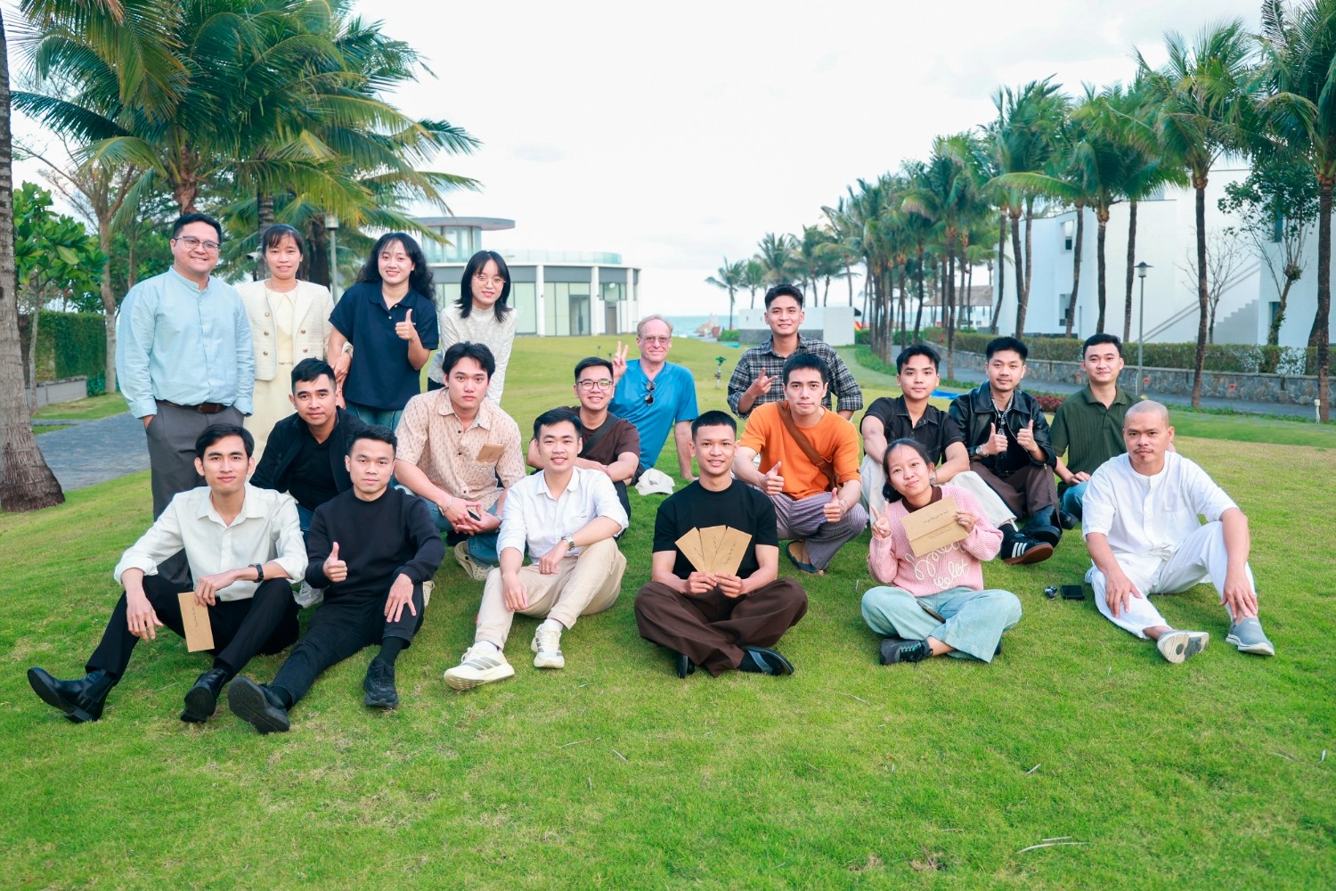 Đội ngũ nhân sự